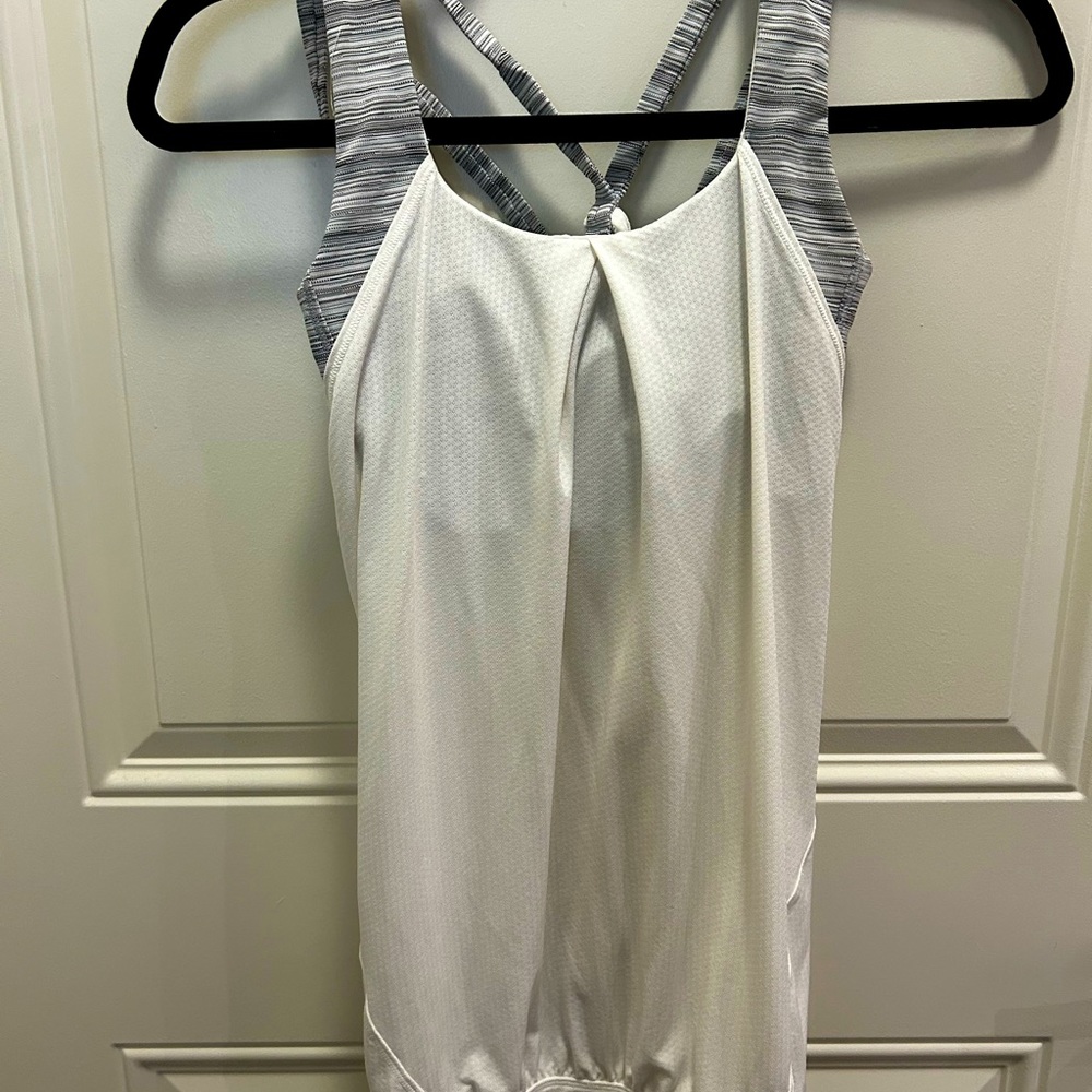 Lululemon top size 4